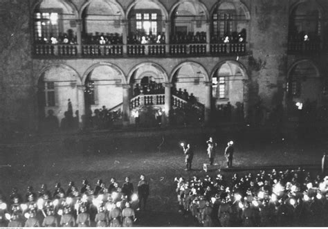 kim był hans frank.